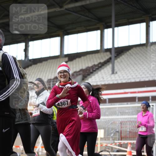 07.12.2025 - St. Pauli X-Mass-Run No. 15 Patografie http://msf.ph/oto/9373716 07.12.2025 12:05:48 Ziel 5, 6, 760, 768, 3106, 3107, 3137, 4176, 4307, 4326, 4327, 4357 meine-sportfotos.de