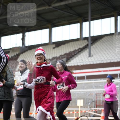 07.12.2025 - St. Pauli X-Mass-Run No. 15 Patografie http://msf.ph/oto/9373718 07.12.2025 12:05:48 Ziel 5, 6, 760, 768, 3106, 3107, 3137, 4176, 4307, 4326, 4327, 4357 meine-sportfotos.de