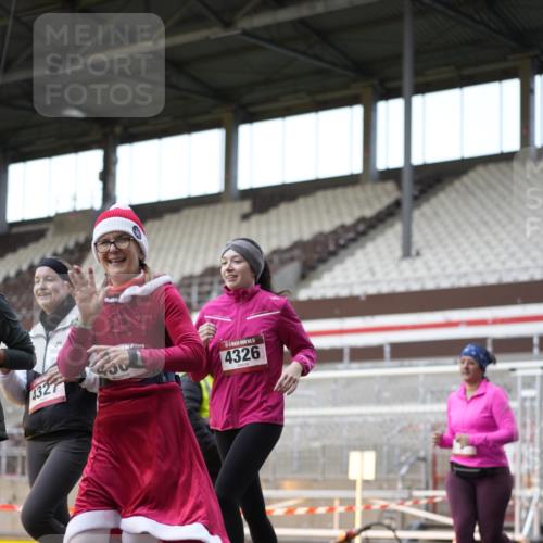 07.12.2025 - St. Pauli X-Mass-Run No. 15 Patografie http://msf.ph/oto/9373720 07.12.2025 12:05:48 Ziel 5, 6, 760, 768, 3106, 3107, 3137, 4176, 4307, 4326, 4327, 4357 meine-sportfotos.de