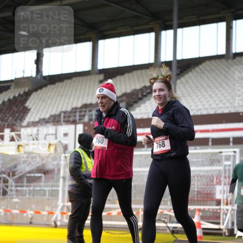 07.12.2025 - St. Pauli X-Mass-Run No. 15 Patografie http://msf.ph/oto/9373731 07.12.2025 12:05:53 Ziel 5, 6, 760, 768, 1038, 3106, 3107, 3137, 4019, 4020, 4176, 4307, 4326, 4327, 4357, 4405, 4413 meine-sportfotos.de