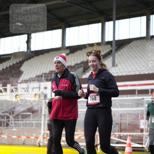 07.12.2025 - St. Pauli X-Mass-Run No. 15 Patografie http://msf.ph/oto/9373733 07.12.2025 12:05:53 Ziel 5, 6, 760, 768, 1038, 3106, 3107, 3137, 4019, 4020, 4176, 4307, 4326, 4327, 4357, 4405, 4413 meine-sportfotos.de