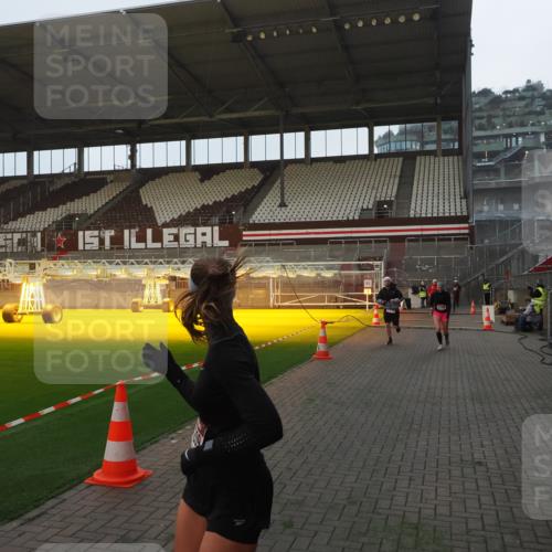 07.12.2025 - St. Pauli X-Mass-Run No. 15 Fabian Wolf http://msf.ph/oto/9373734 07.12.2025 09:56:47 Ziel 198, 662, 1116, 1165, 4208, 4209 meine-sportfotos.de