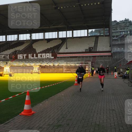 07.12.2025 - St. Pauli X-Mass-Run No. 15 Fabian Wolf http://msf.ph/oto/9373736 07.12.2025 09:56:49 Ziel 198, 497, 662, 1116, 1165, 4208, 4209 meine-sportfotos.de