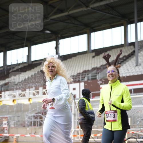 07.12.2025 - St. Pauli X-Mass-Run No. 15 Patografie http://msf.ph/oto/9373750 07.12.2025 12:05:59 Ziel 5, 6, 760, 768, 1038, 3106, 3107, 3137, 4019, 4020, 4176, 4307, 4326, 4327, 4357, 4405, 4413 meine-sportfotos.de