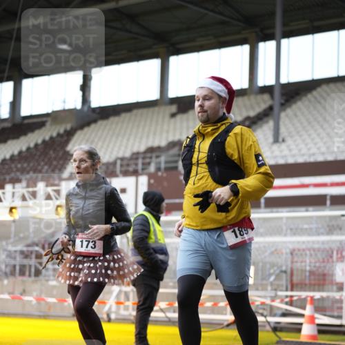 07.12.2025 - St. Pauli X-Mass-Run No. 15 Patografie http://msf.ph/oto/9373755 07.12.2025 12:06:11 Ziel 173, 189, 1038, 1353, 1956, 1957, 2018, 4405, 4413 meine-sportfotos.de