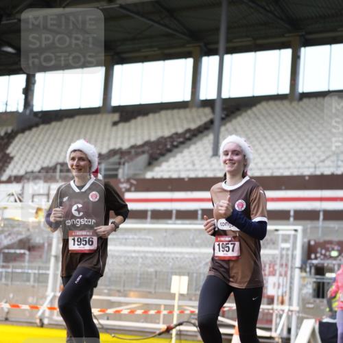07.12.2025 - St. Pauli X-Mass-Run No. 15 Patografie http://msf.ph/oto/9373761 07.12.2025 12:06:15 Ziel 173, 189, 1347, 1351, 1353, 1956, 1957, 2018, 2415 meine-sportfotos.de