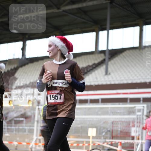 07.12.2025 - St. Pauli X-Mass-Run No. 15 Patografie http://msf.ph/oto/9373763 07.12.2025 12:06:15 Ziel 173, 189, 1347, 1351, 1353, 1956, 1957, 2018, 2415 meine-sportfotos.de