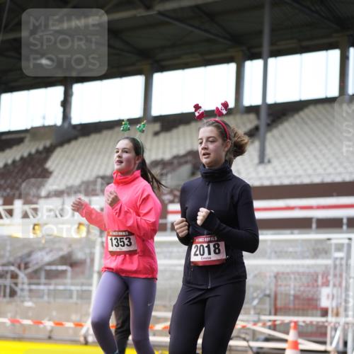 07.12.2025 - St. Pauli X-Mass-Run No. 15 Patografie http://msf.ph/oto/9373767 07.12.2025 12:06:16 Ziel 173, 189, 1347, 1351, 1353, 1956, 1957, 2018, 2415, 4219 meine-sportfotos.de