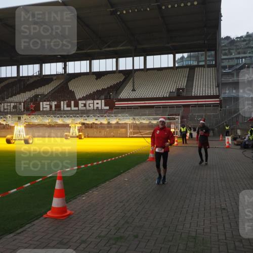 07.12.2025 - St. Pauli X-Mass-Run No. 15 Fabian Wolf http://msf.ph/oto/9373768 07.12.2025 09:56:55 Ziel 198, 497, 662, 1116, 1165, 2861, 4208, 4209 meine-sportfotos.de