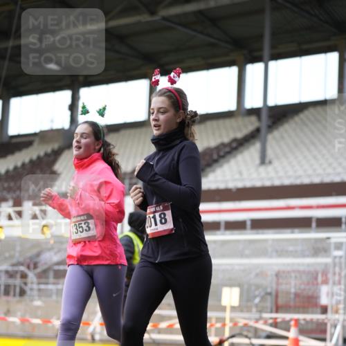 07.12.2025 - St. Pauli X-Mass-Run No. 15 Patografie http://msf.ph/oto/9373769 07.12.2025 12:06:17 Ziel 173, 189, 1347, 1351, 1353, 1956, 1957, 2018, 2415, 4219 meine-sportfotos.de