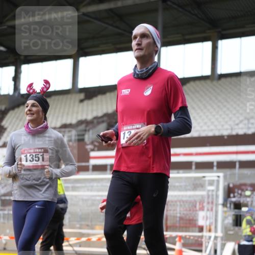 07.12.2025 - St. Pauli X-Mass-Run No. 15 Patografie http://msf.ph/oto/9373775 07.12.2025 12:06:19 Ziel 173, 189, 1347, 1351, 1353, 1956, 1957, 2018, 2415, 4217, 4219 meine-sportfotos.de