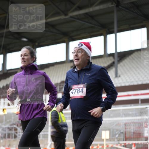 07.12.2025 - St. Pauli X-Mass-Run No. 15 Patografie http://msf.ph/oto/9373791 07.12.2025 12:06:30 Ziel 1347, 1351, 1353, 2018, 2415, 4217, 4219, 4222, 4403, 4404, 4783, 4784 meine-sportfotos.de