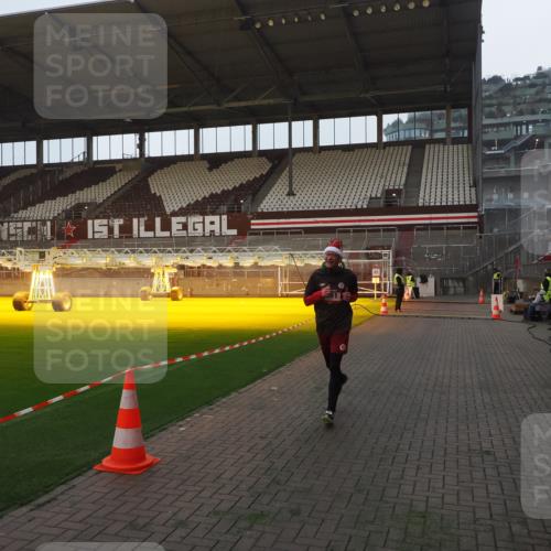 07.12.2025 - St. Pauli X-Mass-Run No. 15 Fabian Wolf http://msf.ph/oto/9373792 07.12.2025 09:56:57 Ziel 198, 497, 1116, 1165, 2861, 4208, 4209 meine-sportfotos.de