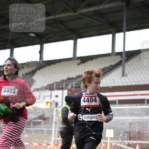 07.12.2025 - St. Pauli X-Mass-Run No. 15 Patografie http://msf.ph/oto/9373795 07.12.2025 12:06:35 Ziel 339, 345, 4217, 4219, 4222, 4345, 4346, 4403, 4404, 4416, 4783, 4784 meine-sportfotos.de