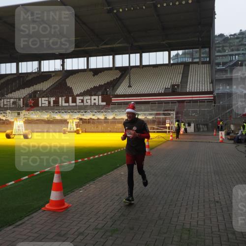 07.12.2025 - St. Pauli X-Mass-Run No. 15 Fabian Wolf http://msf.ph/oto/9373796 07.12.2025 09:56:58 Ziel 198, 497, 1116, 1165, 2861, 4208, 4209 meine-sportfotos.de