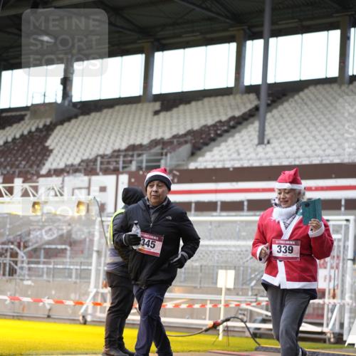 07.12.2025 - St. Pauli X-Mass-Run No. 15 Patografie http://msf.ph/oto/9373797 07.12.2025 12:06:37 Ziel 339, 345, 3692, 4217, 4222, 4342, 4345, 4346, 4403, 4404, 4416, 4783, 4784 meine-sportfotos.de