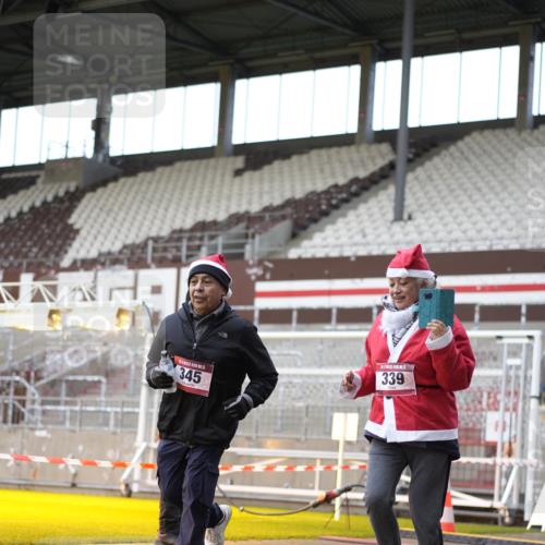 07.12.2025 - St. Pauli X-Mass-Run No. 15 Patografie http://msf.ph/oto/9373799 07.12.2025 12:06:37 Ziel 339, 345, 3692, 4217, 4222, 4342, 4345, 4346, 4403, 4404, 4416, 4783, 4784 meine-sportfotos.de