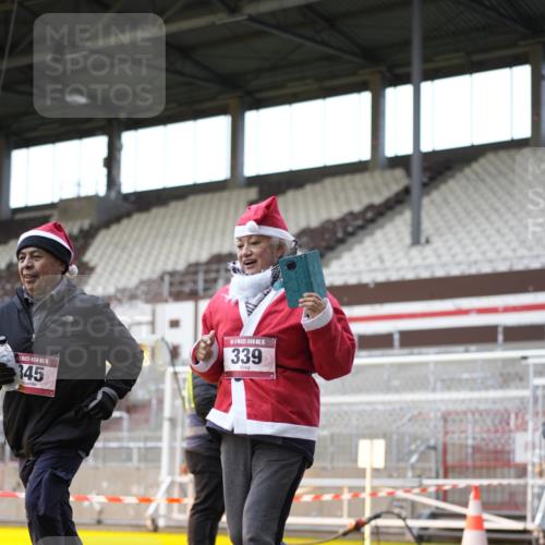 07.12.2025 - St. Pauli X-Mass-Run No. 15 Patografie http://msf.ph/oto/9373801 07.12.2025 12:06:37 Ziel 339, 345, 3692, 4217, 4222, 4342, 4345, 4346, 4403, 4404, 4416, 4783, 4784 meine-sportfotos.de