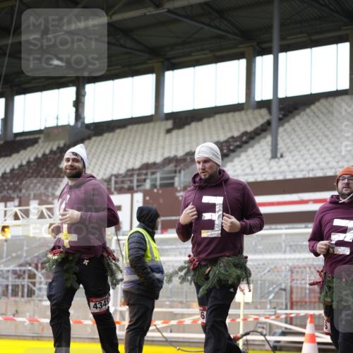 07.12.2025 - St. Pauli X-Mass-Run No. 15 Patografie http://msf.ph/oto/9373806 07.12.2025 12:06:40 Ziel 339, 345, 1844, 1846, 3689, 3692, 4222, 4342, 4345, 4346, 4403, 4404, 4416, 4783, 4784 meine-sportfotos.de