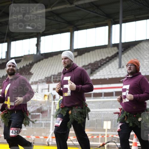 07.12.2025 - St. Pauli X-Mass-Run No. 15 Patografie http://msf.ph/oto/9373810 07.12.2025 12:06:40 Ziel 339, 345, 1844, 1846, 3689, 3692, 4222, 4342, 4345, 4346, 4403, 4404, 4416, 4783, 4784 meine-sportfotos.de