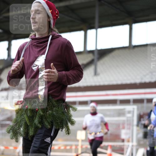 07.12.2025 - St. Pauli X-Mass-Run No. 15 Patografie http://msf.ph/oto/9373815 07.12.2025 12:06:42 Ziel 276, 339, 345, 1844, 1846, 3689, 3692, 4143, 4342, 4345, 4346, 4403, 4404, 4416, 4783, 4784 meine-sportfotos.de
