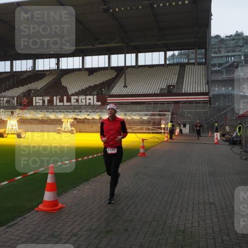07.12.2025 - St. Pauli X-Mass-Run No. 15 Fabian Wolf http://msf.ph/oto/9373817 07.12.2025 09:57:09 Ziel 497, 2861, 3320, 4032 meine-sportfotos.de