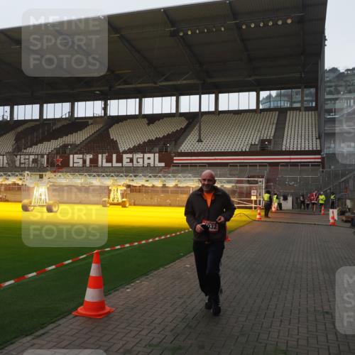 07.12.2025 - St. Pauli X-Mass-Run No. 15 Fabian Wolf http://msf.ph/oto/9373830 07.12.2025 09:57:19 Ziel 3320, 4032 meine-sportfotos.de