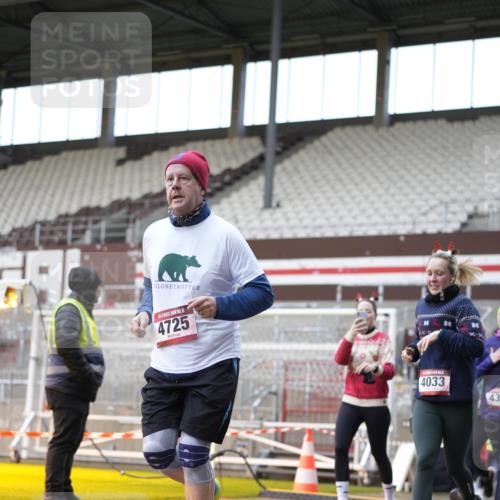 07.12.2025 - St. Pauli X-Mass-Run No. 15 Patografie http://msf.ph/oto/9373833 07.12.2025 12:06:51 Ziel 276, 339, 345, 1844, 1846, 3689, 3692, 4017, 4018, 4033, 4143, 4314, 4328, 4342, 4345, 4346, 4360, 4361, 4390, 4416, 4725 meine-sportfotos.de