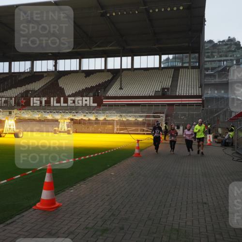 07.12.2025 - St. Pauli X-Mass-Run No. 15 Fabian Wolf http://msf.ph/oto/9373835 07.12.2025 09:57:26 Ziel 632, 1292, 1293, 1377, 1395, 2678, 4032 meine-sportfotos.de