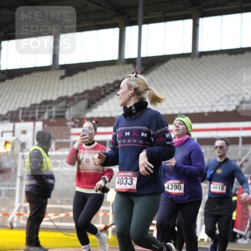 07.12.2025 - St. Pauli X-Mass-Run No. 15 Patografie http://msf.ph/oto/9373836 07.12.2025 12:06:52 Ziel 276, 339, 345, 1580, 1583, 1844, 1846, 3689, 3692, 4017, 4018, 4033, 4143, 4314, 4328, 4342, 4345, 4346, 4360, 4361, 4390, 4416, 4725 meine-sportfotos.de