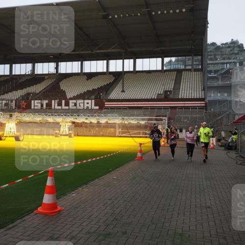 07.12.2025 - St. Pauli X-Mass-Run No. 15 Fabian Wolf http://msf.ph/oto/9373839 07.12.2025 09:57:27 Ziel 632, 1292, 1293, 1377, 1395, 2678, 4032 meine-sportfotos.de