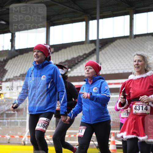 07.12.2025 - St. Pauli X-Mass-Run No. 15 Patografie http://msf.ph/oto/9373848 07.12.2025 12:06:56 Ziel 276, 1580, 1583, 1844, 1846, 3456, 3689, 3692, 4017, 4018, 4033, 4143, 4314, 4328, 4342, 4360, 4361, 4390, 4725 meine-sportfotos.de