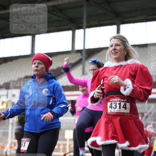 07.12.2025 - St. Pauli X-Mass-Run No. 15 Patografie http://msf.ph/oto/9373852 07.12.2025 12:06:57 Ziel 276, 1580, 1583, 1844, 1846, 3456, 3689, 3692, 4017, 4018, 4033, 4143, 4314, 4328, 4360, 4361, 4390, 4725 meine-sportfotos.de
