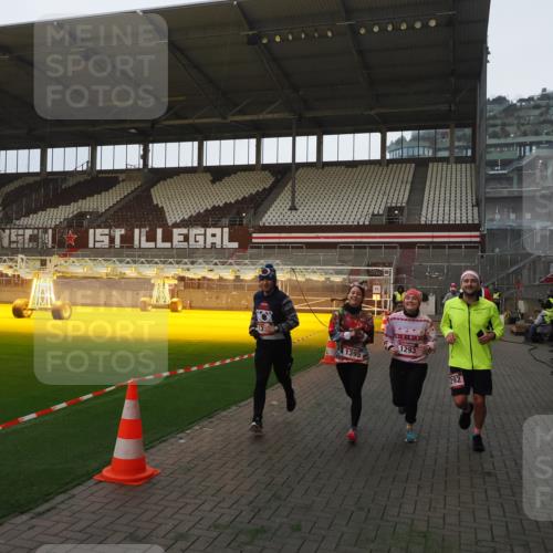 07.12.2025 - St. Pauli X-Mass-Run No. 15 Fabian Wolf http://msf.ph/oto/9373856 07.12.2025 09:57:29 Ziel 632, 1292, 1293, 1377, 1395, 2678, 4032 meine-sportfotos.de