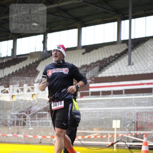 07.12.2025 - St. Pauli X-Mass-Run No. 15 Patografie http://msf.ph/oto/9373880 07.12.2025 12:07:17 Ziel 1958, 1959, 3251, 3262, 3708, 3711, 3728, 3818, 3819, 4238 meine-sportfotos.de