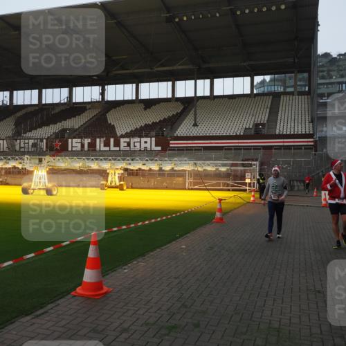 07.12.2025 - St. Pauli X-Mass-Run No. 15 Fabian Wolf http://msf.ph/oto/9373881 07.12.2025 09:57:34 Ziel 632, 1292, 1293, 1377, 1395, 2678 meine-sportfotos.de