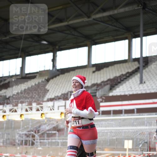 07.12.2025 - St. Pauli X-Mass-Run No. 15 Patografie http://msf.ph/oto/9373896 07.12.2025 12:07:22 Ziel 1958, 1959, 3348, 3708, 3709, 3710, 3711, 3726, 3728, 3818, 3819, 4238, 4755 meine-sportfotos.de