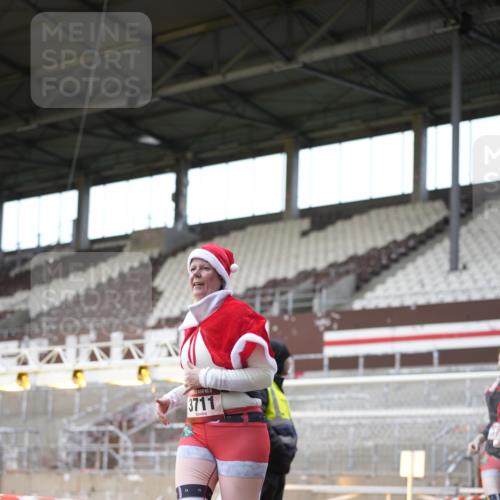 07.12.2025 - St. Pauli X-Mass-Run No. 15 Patografie http://msf.ph/oto/9373898 07.12.2025 12:07:22 Ziel 1958, 1959, 3348, 3708, 3709, 3710, 3711, 3726, 3728, 3818, 3819, 4238, 4755 meine-sportfotos.de