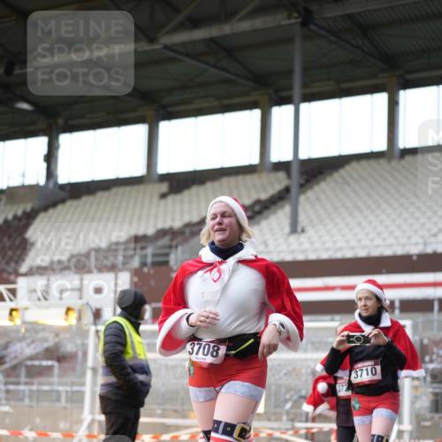 07.12.2025 - St. Pauli X-Mass-Run No. 15 Patografie http://msf.ph/oto/9373900 07.12.2025 12:07:23 Ziel 1958, 1959, 3348, 3708, 3709, 3710, 3711, 3726, 3728, 3818, 3819, 4238, 4755 meine-sportfotos.de