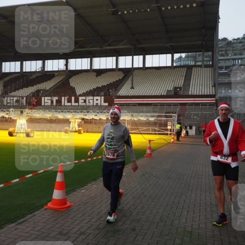 07.12.2025 - St. Pauli X-Mass-Run No. 15 Fabian Wolf http://msf.ph/oto/9373901 07.12.2025 09:57:38 Ziel 632, 1292, 1293, 1377, 1395, 2678, 2984 meine-sportfotos.de