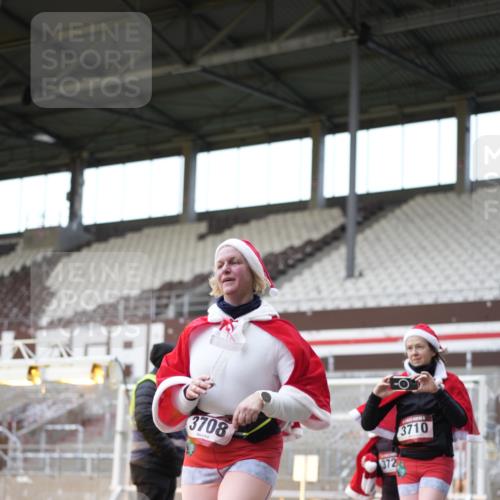 07.12.2025 - St. Pauli X-Mass-Run No. 15 Patografie http://msf.ph/oto/9373902 07.12.2025 12:07:23 Ziel 1958, 1959, 3348, 3708, 3709, 3710, 3711, 3726, 3728, 3818, 3819, 4238, 4755 meine-sportfotos.de