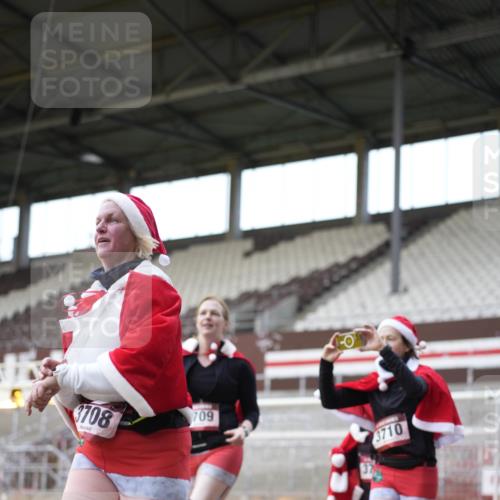 07.12.2025 - St. Pauli X-Mass-Run No. 15 Patografie http://msf.ph/oto/9373908 07.12.2025 12:07:24 Ziel 1958, 1959, 3348, 3708, 3709, 3710, 3711, 3726, 3728, 3818, 3819, 4238, 4724, 4755 meine-sportfotos.de