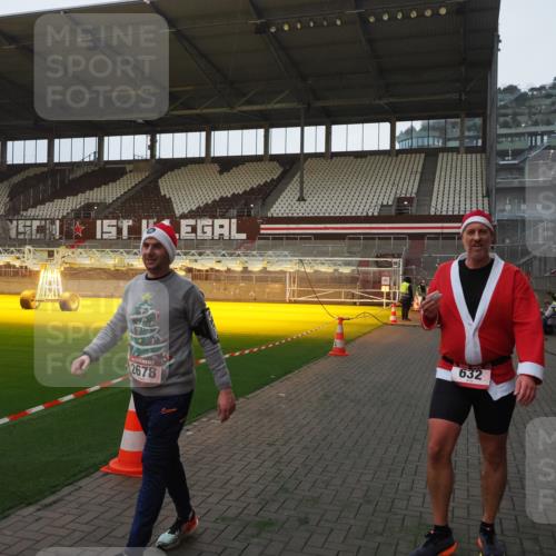 07.12.2025 - St. Pauli X-Mass-Run No. 15 Fabian Wolf http://msf.ph/oto/9373909 07.12.2025 09:57:39 Ziel 632, 1292, 1293, 1377, 1395, 2678, 2984 meine-sportfotos.de