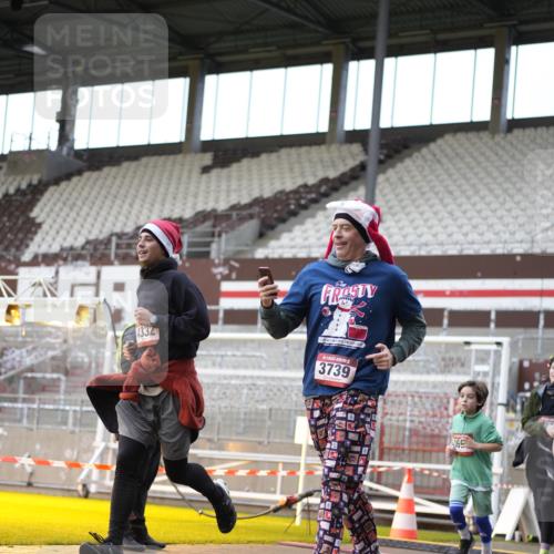 07.12.2025 - St. Pauli X-Mass-Run No. 15 Patografie http://msf.ph/oto/9373932 07.12.2025 12:07:37 Ziel 3348, 3460, 3666, 3667, 3691, 3708, 3709, 3710, 3711, 3726, 3739, 3816, 4210, 4332, 4724, 4730, 4755, 4786, 4791, 4792 meine-sportfotos.de