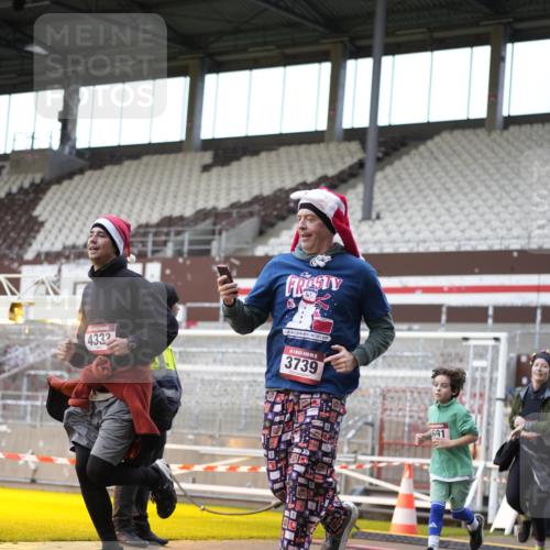 07.12.2025 - St. Pauli X-Mass-Run No. 15 Patografie http://msf.ph/oto/9373934 07.12.2025 12:07:37 Ziel 3348, 3460, 3666, 3667, 3691, 3708, 3709, 3710, 3711, 3726, 3739, 3816, 4210, 4332, 4724, 4730, 4755, 4786, 4791, 4792 meine-sportfotos.de