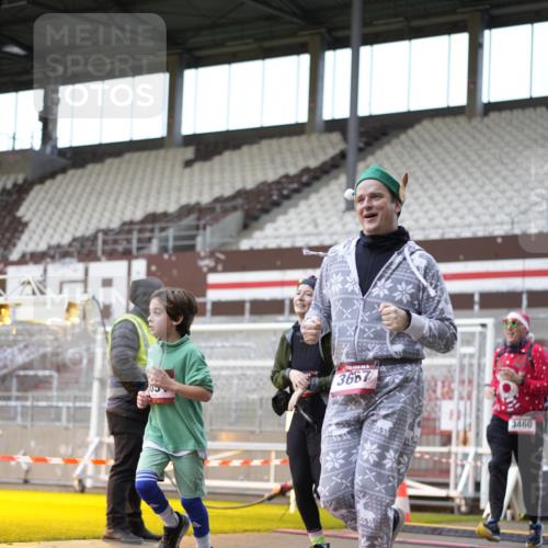 07.12.2025 - St. Pauli X-Mass-Run No. 15 Patografie http://msf.ph/oto/9373935 07.12.2025 12:07:38 Ziel 3348, 3460, 3666, 3667, 3691, 3709, 3710, 3726, 3739, 3816, 4210, 4332, 4724, 4730, 4755, 4786, 4791, 4792 meine-sportfotos.de