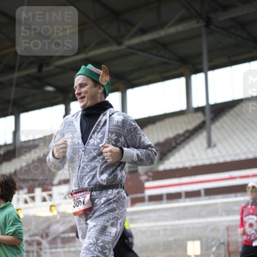 07.12.2025 - St. Pauli X-Mass-Run No. 15 Patografie http://msf.ph/oto/9373939 07.12.2025 12:07:39 Ziel 3348, 3460, 3666, 3667, 3691, 3726, 3739, 3816, 4210, 4332, 4724, 4730, 4755, 4786, 4791, 4792 meine-sportfotos.de