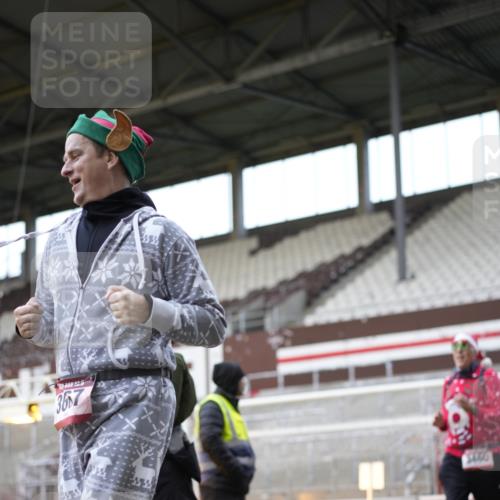 07.12.2025 - St. Pauli X-Mass-Run No. 15 Patografie http://msf.ph/oto/9373941 07.12.2025 12:07:39 Ziel 3348, 3460, 3666, 3667, 3691, 3726, 3739, 3816, 4210, 4332, 4724, 4730, 4755, 4786, 4791, 4792 meine-sportfotos.de