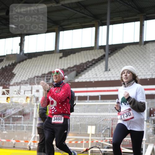 07.12.2025 - St. Pauli X-Mass-Run No. 15 Patografie http://msf.ph/oto/9373943 07.12.2025 12:07:40 Ziel 3348, 3460, 3666, 3667, 3691, 3739, 3816, 4210, 4332, 4724, 4730, 4755, 4786, 4791, 4792 meine-sportfotos.de