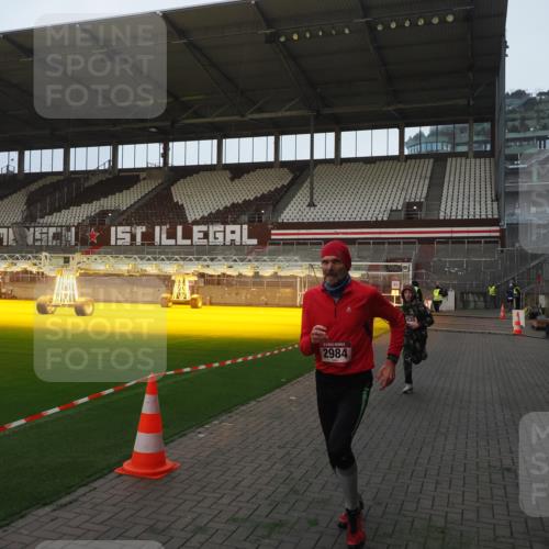 07.12.2025 - St. Pauli X-Mass-Run No. 15 Fabian Wolf http://msf.ph/oto/9373948 07.12.2025 09:57:45 Ziel 2678, 2984, 4030 meine-sportfotos.de